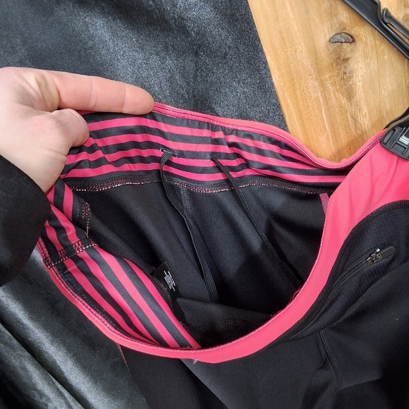 Xersion Fitted Activewear leggings - Black and Pink - Picture 4 of 16